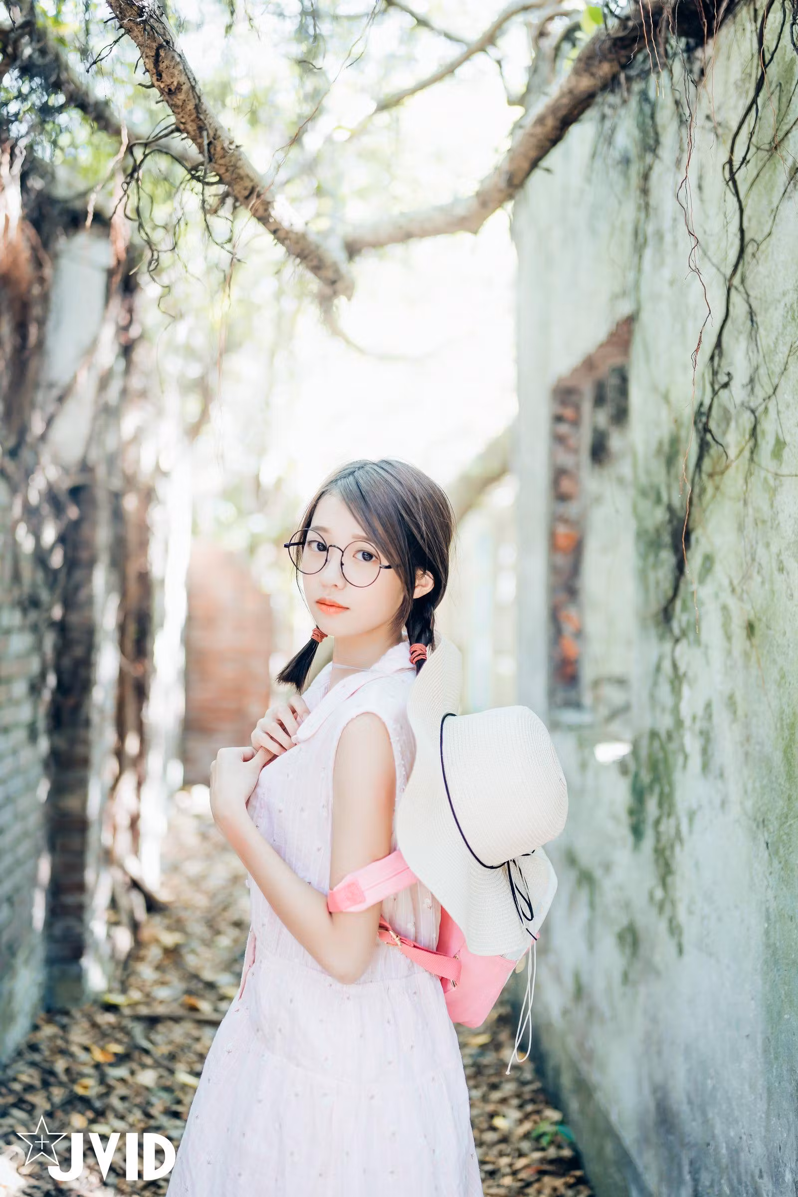 JVID妍妍抓精虫的小女孩全套高清图片打包下载